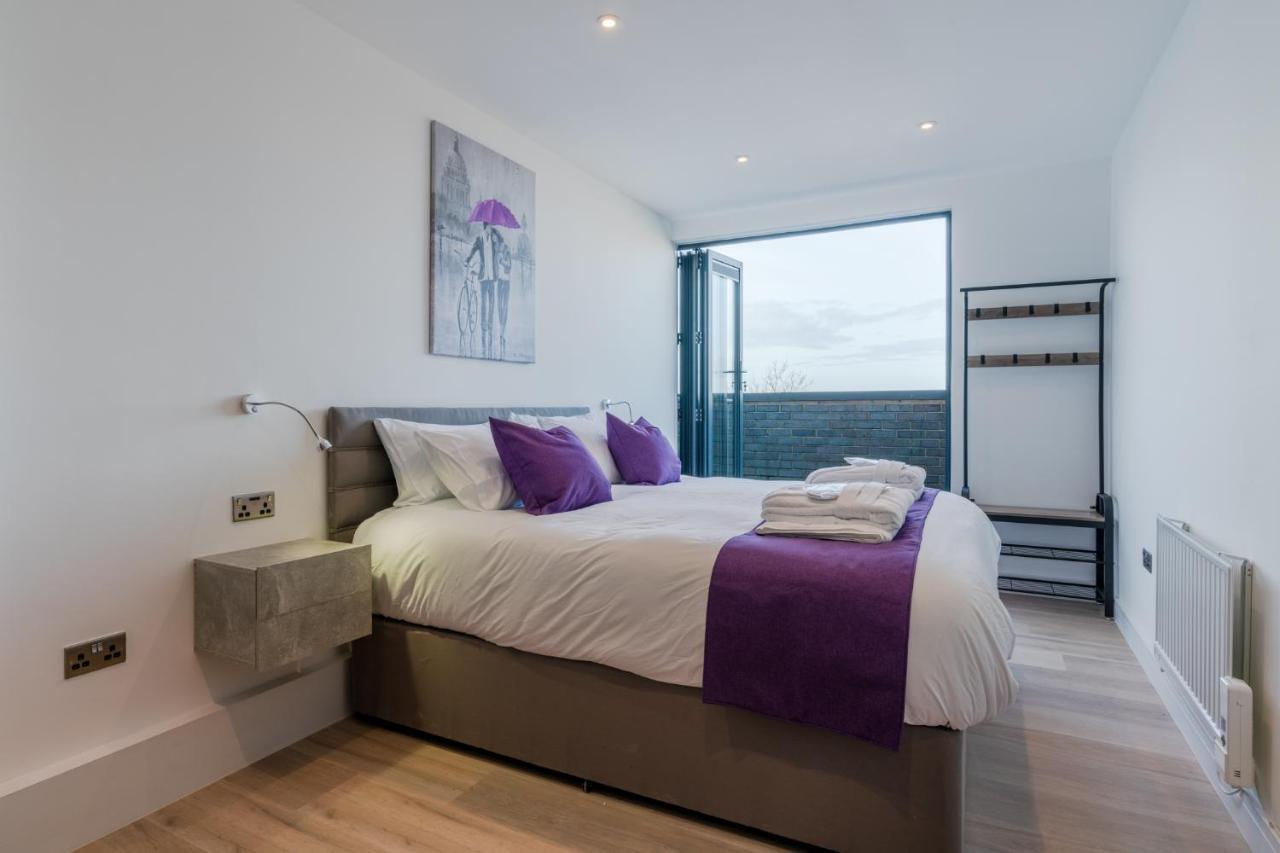 Central Penthouse With Hot Tub & Views 22 Cheltenham Bagian luar foto