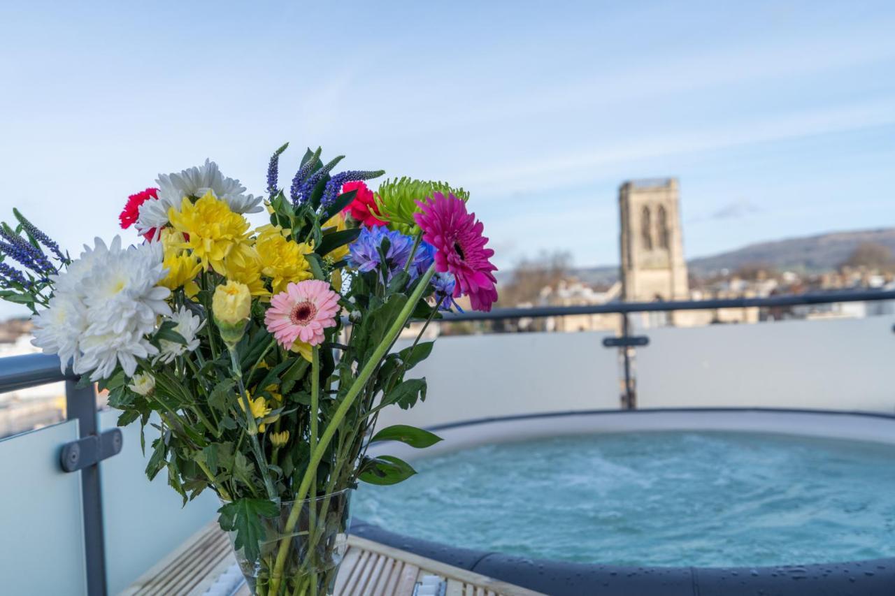 Central Penthouse With Hot Tub & Views 22 Cheltenham Bagian luar foto