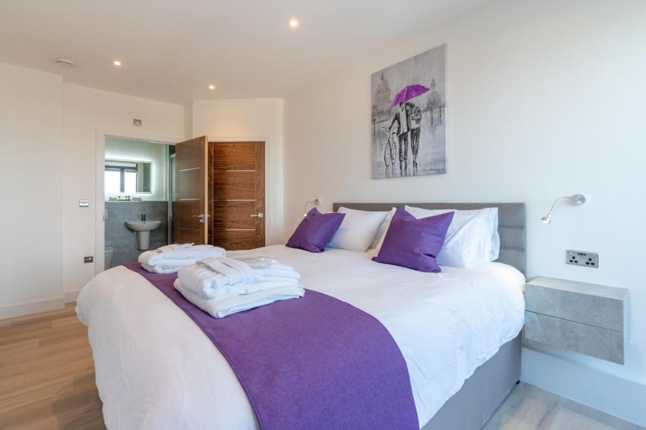 Central Penthouse With Hot Tub & Views 22 Cheltenham Bagian luar foto
