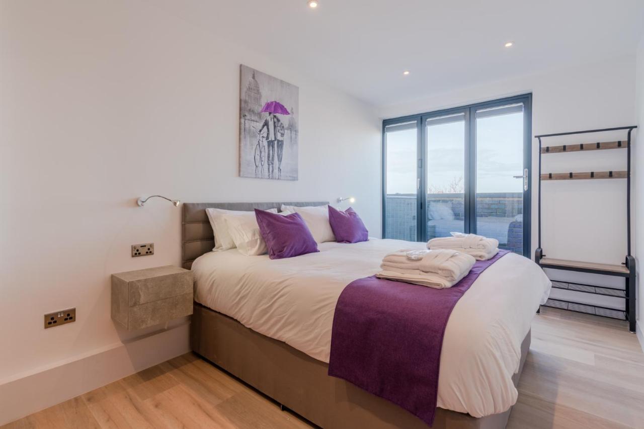 Central Penthouse With Hot Tub & Views 22 Cheltenham Bagian luar foto
