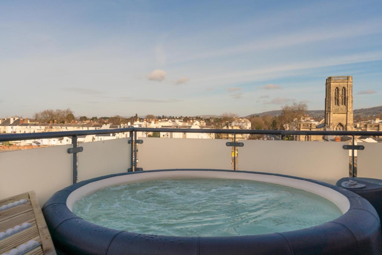 Central Penthouse With Hot Tub & Views 22 Cheltenham Bagian luar foto