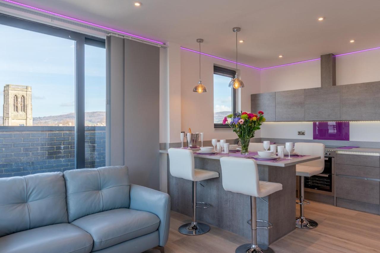 Central Penthouse With Hot Tub & Views 22 Cheltenham Bagian luar foto