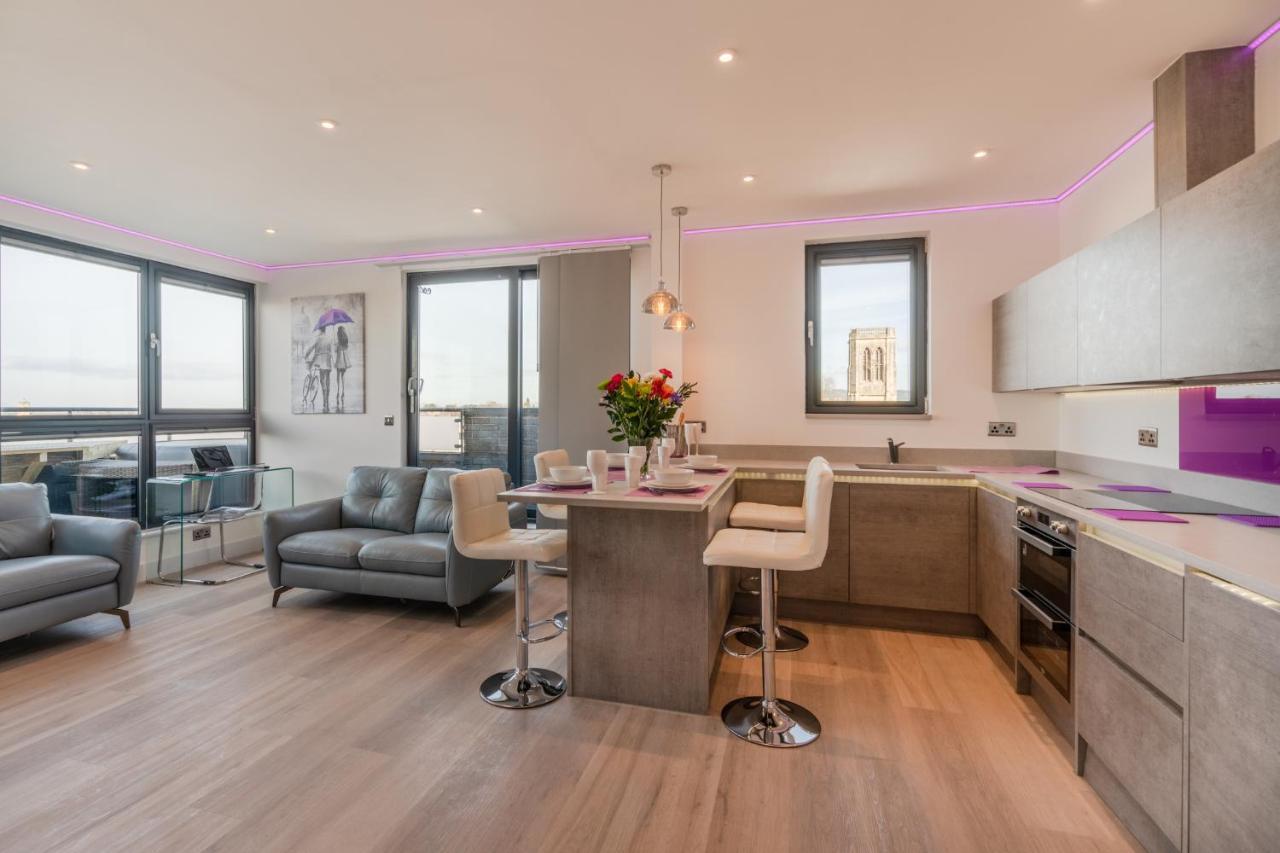 Central Penthouse With Hot Tub & Views 22 Cheltenham Bagian luar foto